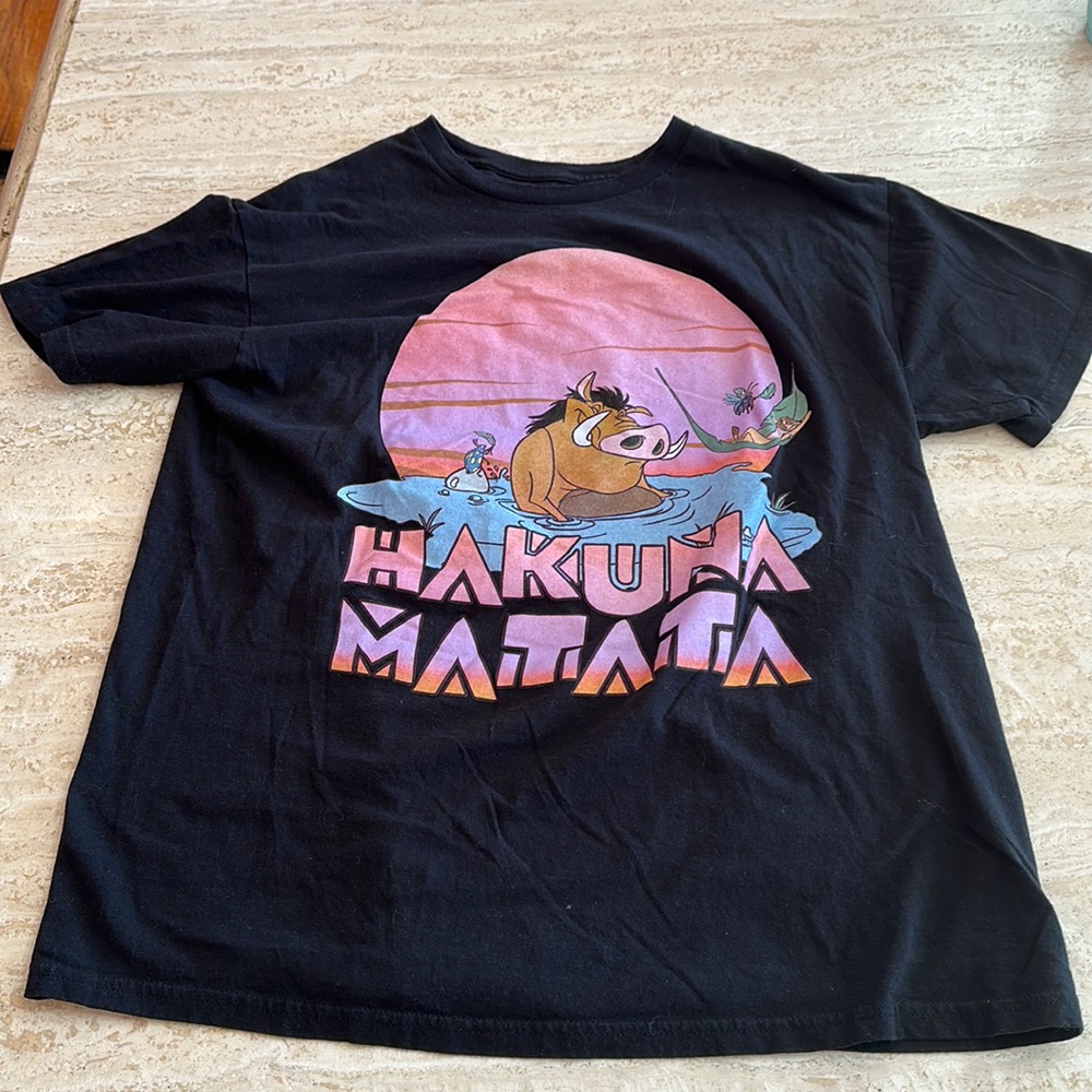 Disney The Lion King Hakuna Matata T-shirt Women’s (Size Large)